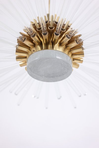 Strahlender Kronleuchter aus Glasröhren. Zeitgenössisches Design. LS64491709P