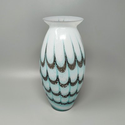 Vase de luxe artisanal en verre de Murano des années 1960. Fabriqué en Italie.