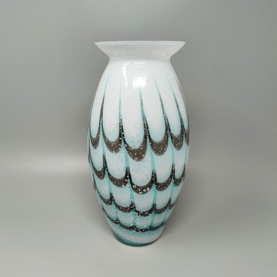 Vase de luxe artisanal en verre de Murano des années 1960. Fabriqué en Italie.