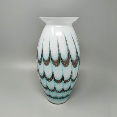 Vase de luxe artisanal en verre de Murano des années 1960. Fabriqué en Italie.