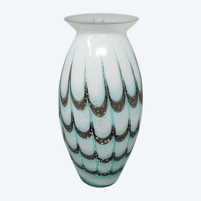 Vase de luxe artisanal en verre de Murano des années 1960. Fabriqué en Italie.