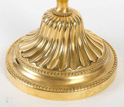 Paar Königsleuchter aus der Zeit Ludwigs XV. aus gemeißelter und vergoldeter Bronze, um 1750, als Lampen montiert