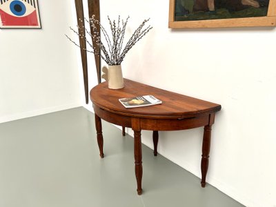 Table demi-lune en noyer massif, circa 1900