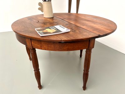 Table demi-lune en noyer massif, circa 1900