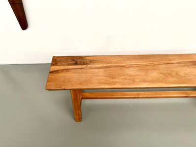 Petit banc en noyer, années 70