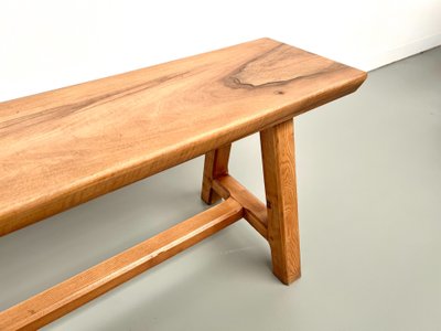 Petit banc en noyer, années 70