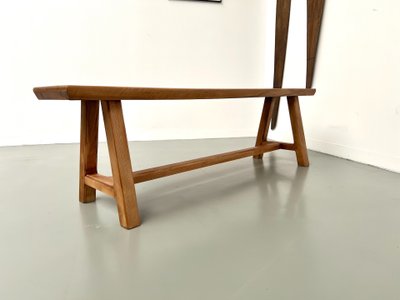 Petit banc en noyer, années 70