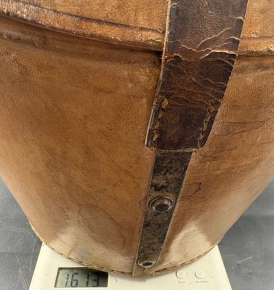VALIGIA CON CAPPELLO A CILINDRO