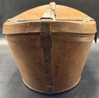 VALIGIA CON CAPPELLO A CILINDRO