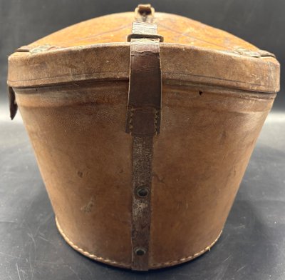 VALIGIA CON CAPPELLO A CILINDRO