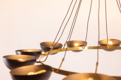 Lampadario o lampada a sospensione moderna a 10 luci, in ottone e lacca nera. LS 64521208U
