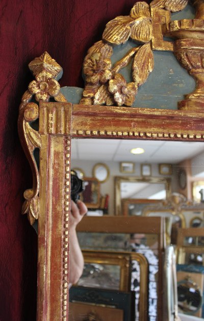 69 x 123 cm Louis XVI mirror, 18th century, carved and gilded wood