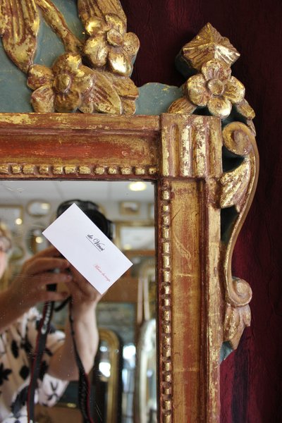 69 x 123 cm Louis XVI mirror, 18th century, carved and gilded wood