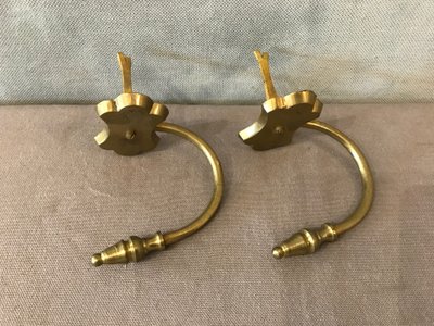 Paire de crochets de cheminée en laiton d’époque 19 ème 