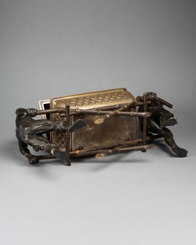 Arche d’Alliance portée par deux Éthiopiens, bronze du XIXe siècle 