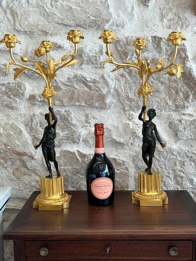 Paire de candélabres en bronze patiné et bronze doré, début du XIXème siècle.