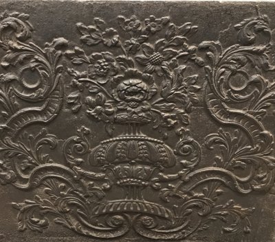 Grande piastra antica per camino in ghisa del XVIII secolo