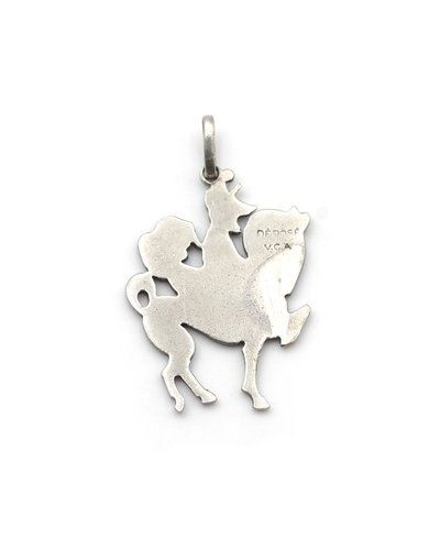 Pendentif charm Van Cleef et Arpels "Les 3 inséparables" émaillé en styptor, pendentif porte-bonheur