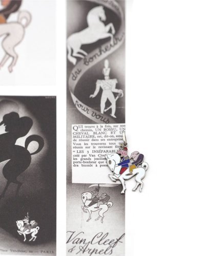 Pendentif charm Van Cleef et Arpels "Les 3 inséparables" émaillé en styptor, pendentif porte-bonheur