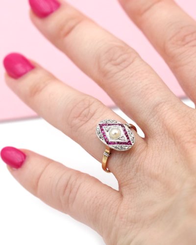 Anello Art Déco con perla, rubino e diamante in oro 18k e platino, anello con rubino, diamante e perla coltivata