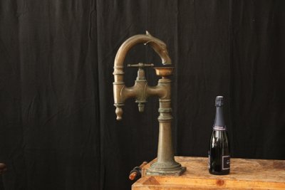 Importante rubinetto da fontana in bronzo patinato, fine XIX secolo
