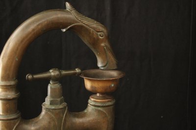 Importante rubinetto da fontana in bronzo patinato, fine XIX secolo