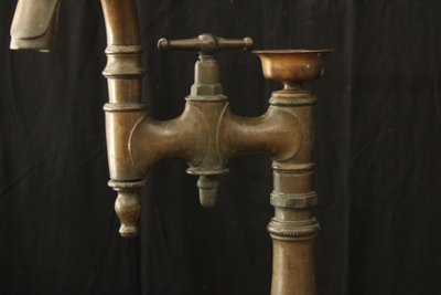 Importante rubinetto da fontana in bronzo patinato, fine XIX secolo