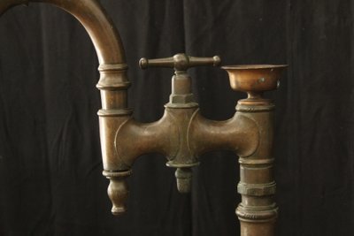 Importante rubinetto da fontana in bronzo patinato, fine XIX secolo