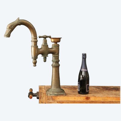 Importante rubinetto da fontana in bronzo patinato, fine XIX secolo