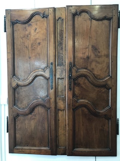 Coppia di porte antiche in legno da frutto della fine del XVIII secolo