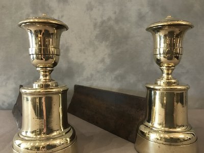 Coppia di alari antichi in ghisa e ottone del XIX secolo