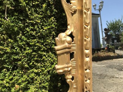 Antique Louis XV style gilded wood mirror from the 20th century