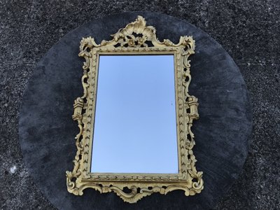 Antique Louis XV style gilded wood mirror from the 20th century