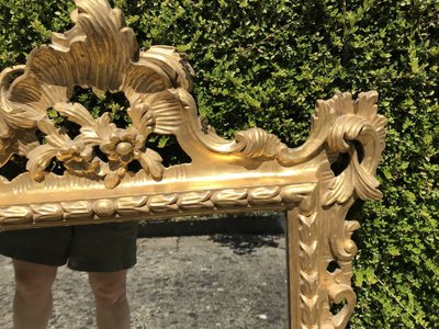 Antique Louis XV style gilded wood mirror from the 20th century