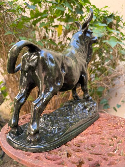 Rosa Bonheur, Toro in bronzo con patina verde sfumata, XIX secolo
