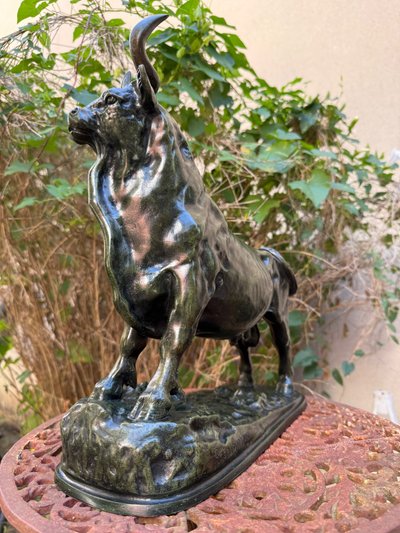 Rosa Bonheur, Toro in bronzo con patina verde sfumata, XIX secolo