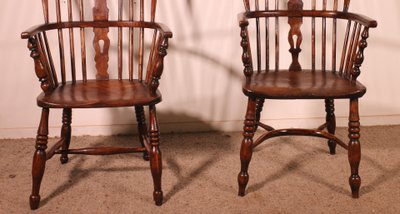 Coppia di poltrone Windsor inglesi del XIX secolo