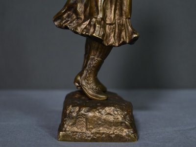 Bronzo “La scolaretta”, firmato Tremo – Inizio XX secolo