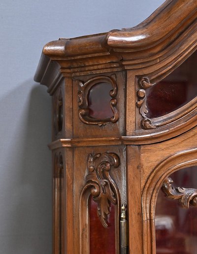 Vitrine Liégeoise deux-corps en Noyer, Style Rocaille, Belgique – Fin XIXe