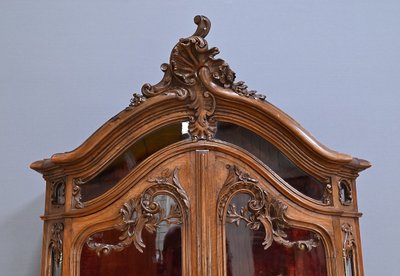 Vitrine Liégeoise deux-corps en Noyer, Style Rocaille, Belgique – Fin XIXe