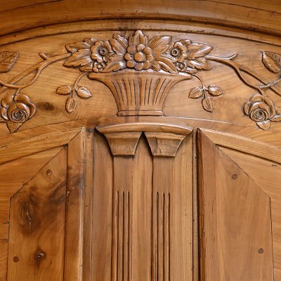 Armadio Nantaise in ciliegio, stile Luigi XV – Parte 1 del XIX secolo