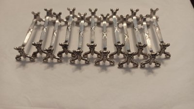 Christofle knife holder with crossed ribbons