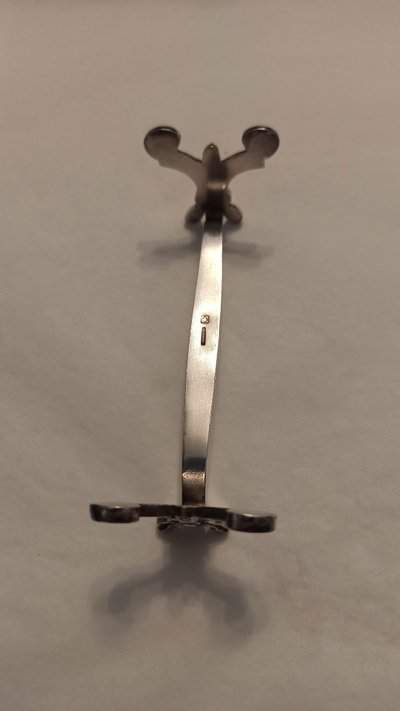 Christofle knife holder with crossed ribbons