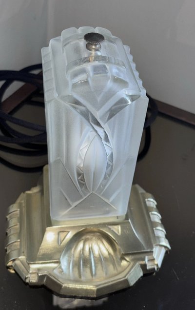 HUGUE Léon Auguste  (1878-1970)   Lampe Veilleuse Art Deco en bronze doré et verre signé