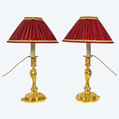 Paire de Flambeaux Rocaille Montée en Lampes en Bronze Ciselé et Doré Style Louis XV vers 1850