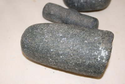 Lot de quatre pilons d'époque néolithique, Sahara.