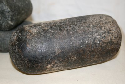 Lot de quatre pilons d'époque néolithique, Sahara.