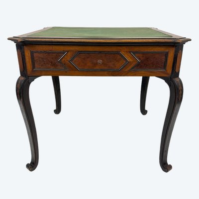 Table à jeu en placage de noyer, XIXe siècle