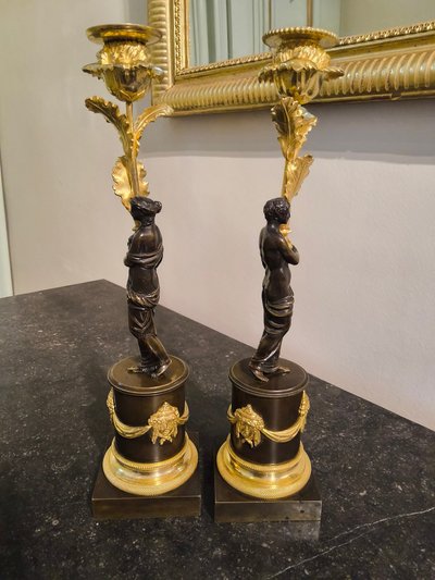 Pair of Candlesticks with Antique Figures and Poppies in patinated and gilded bronze, Directoire period.