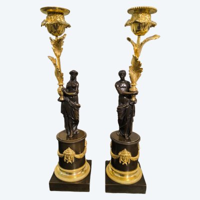 Pair of Candlesticks with Antique Figures and Poppies in patinated and gilded bronze, Directoire period.